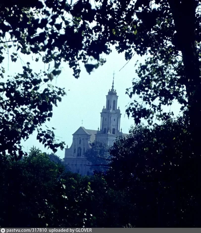 Бернардинский костел в г. Гродно. 1980-е гг. Источник: https://pastvu.com/_p/a/j/k/b/jkbqnjrp73c3hgwlws.jpg