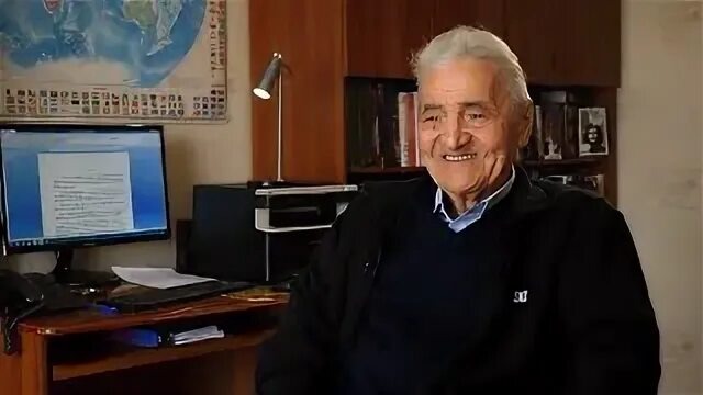 Лолаев Тотраз Петрович, за рабочим столом у себя дома, г. Владикавказ (фото из открытых интернет источников)