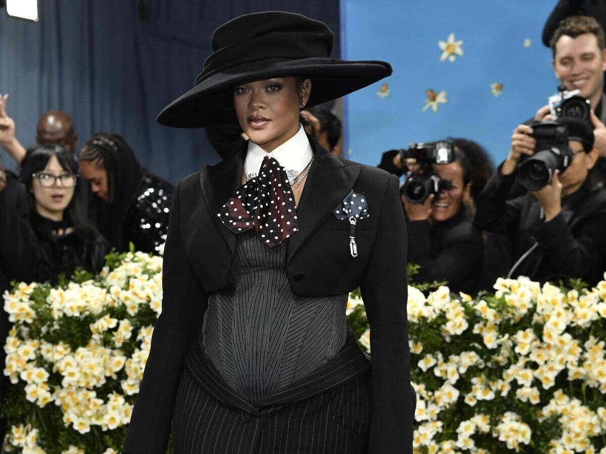    Певица Рианна на ковровой дорожке Met Gala 2025 в Метрополитен-музее в Нью-Йорке | © AP Photo / Evan Agostini