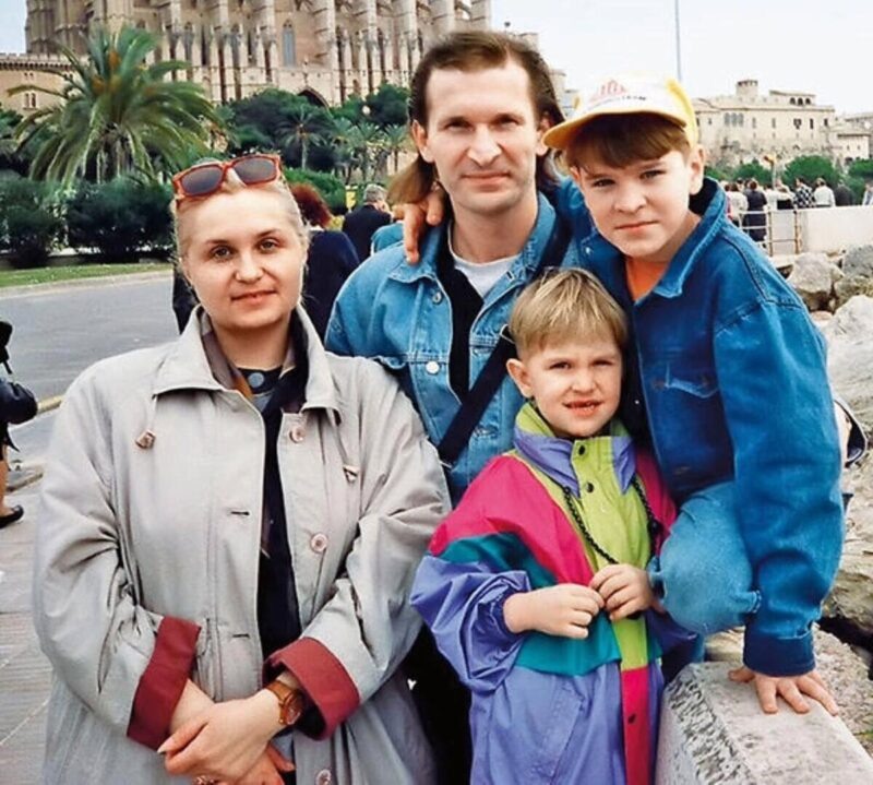    Начало долгой и крепкой истории любви.