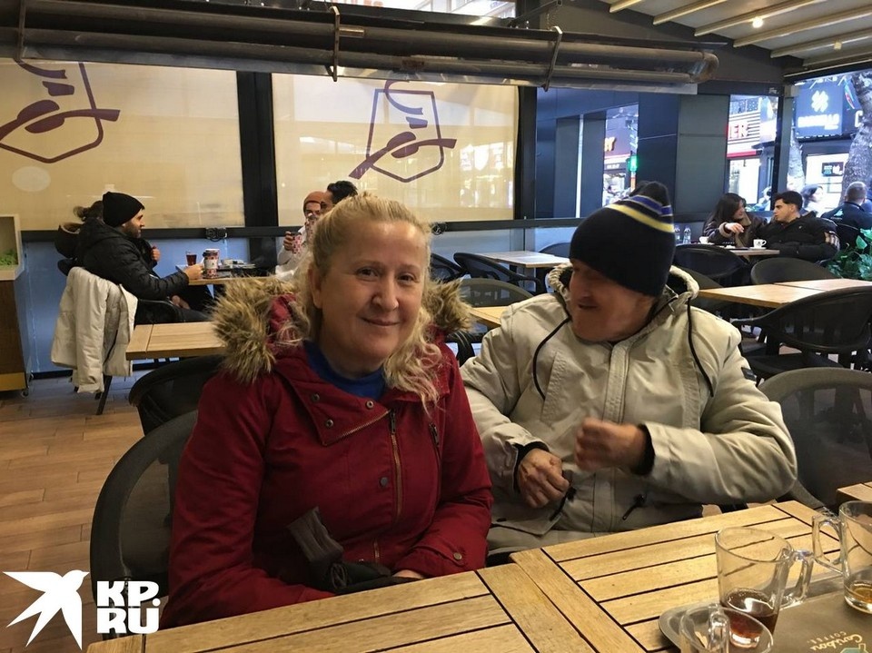    Предполагаемая дочь Дональда Трампа Неджла Озмен с братом Дурсуном. Алёна ПАЛАЖЧЕНКО