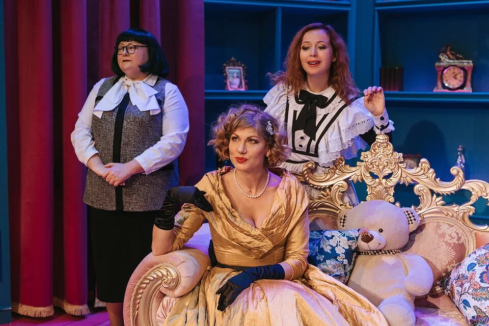 Спектакль "8 любящих женщин" в Москве 25 марта 2026 года.