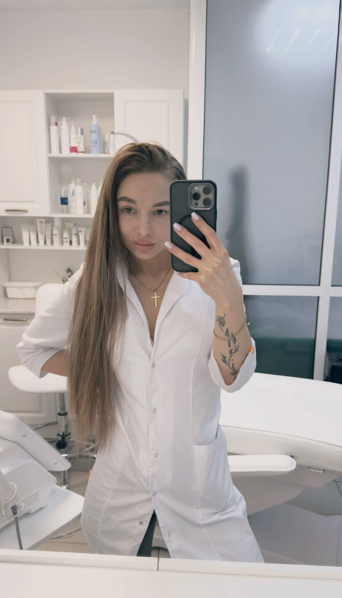 Образ косметолога , утонувшего во лжи . 