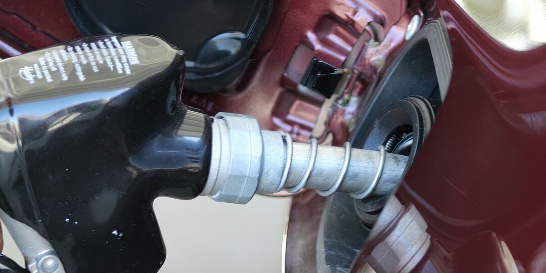 Жители Нидерландов массово едут за бензином в Бельгию