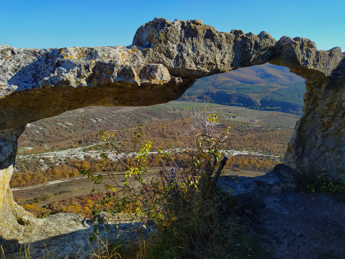 Арка пещерного города Тепе-Кермен