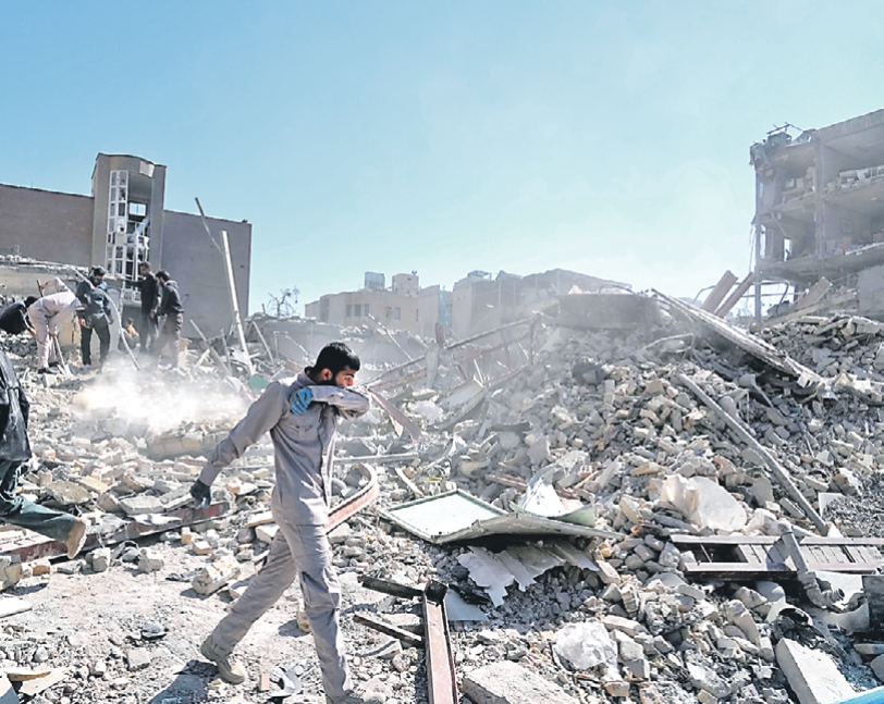 Агрессоры разрушают города, чтобы в конечном итоге разрушить государство. фото: AP/TASS