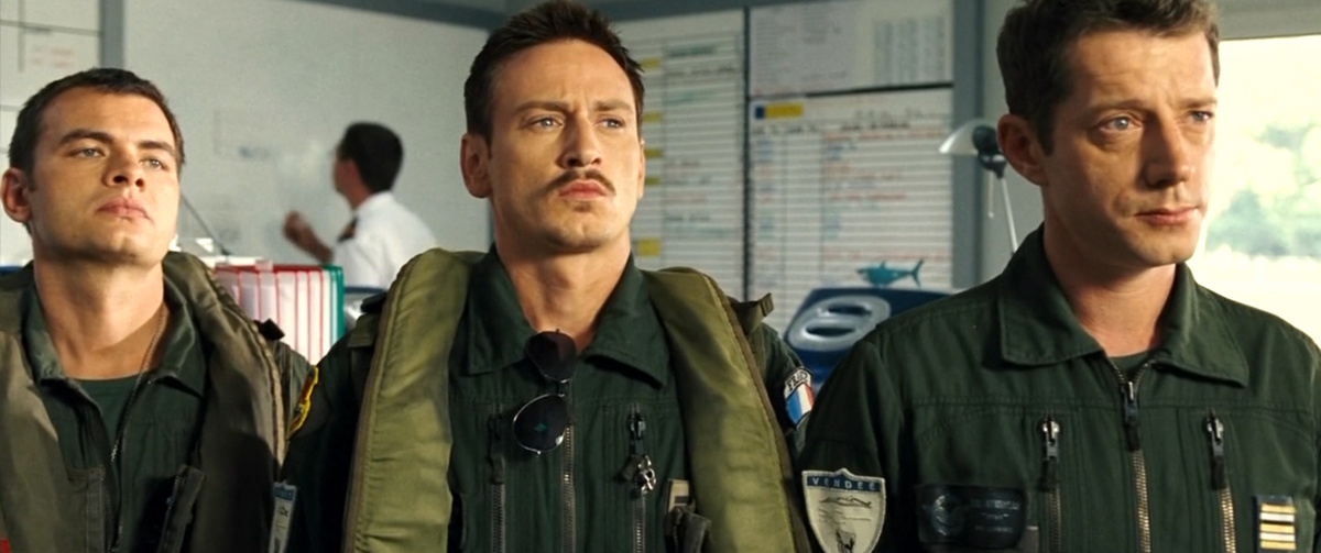 Кадр из кинофильма "Рыцари неба", 2005 г., режиссер Жерар Пирес, сценаристы Жерар Пирес, Альбер Юдерзо, композитор Крис Корнер (скриншот)