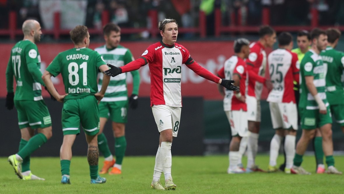    Полузащитник «Локомотива» Алексей Батраков в матче с «Ахматом» 9 марта.Федор Успенский