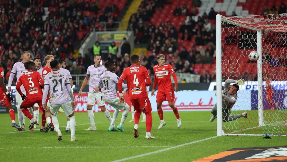    Защитник «Спартака» Кристофер Ву забивает гол «Акрону» в матче 20-го тура РПЛ 9 марта.Александр Федоров