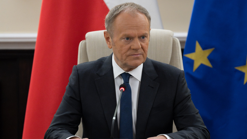 Туск посоветовал журналистам обсуждать подорожание топлива «с другим Дональдом»