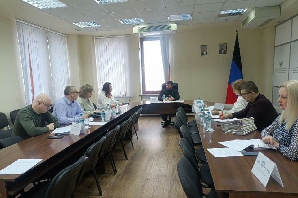   Комиссия уделяет особое внимание оперативному и полному решению проблем пострадавших. Фото: Минтруд ДНР