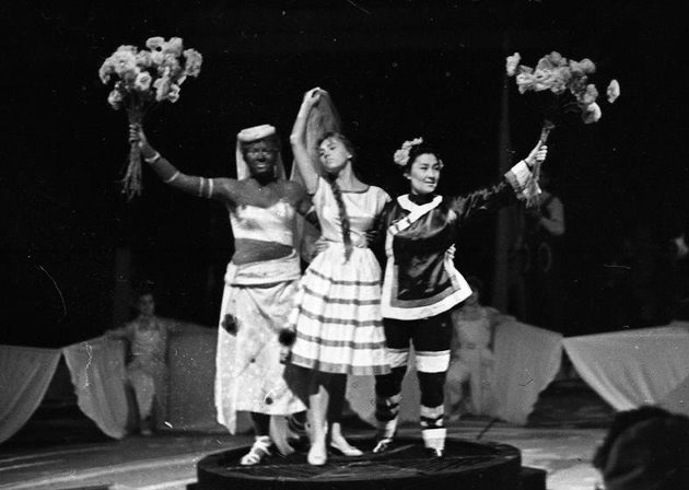 Парад-пролог представления, посвященного XXII съезду КПСС, 1961 год, фото Семена Мишина-Моргенштерна, russiainphoto.ru