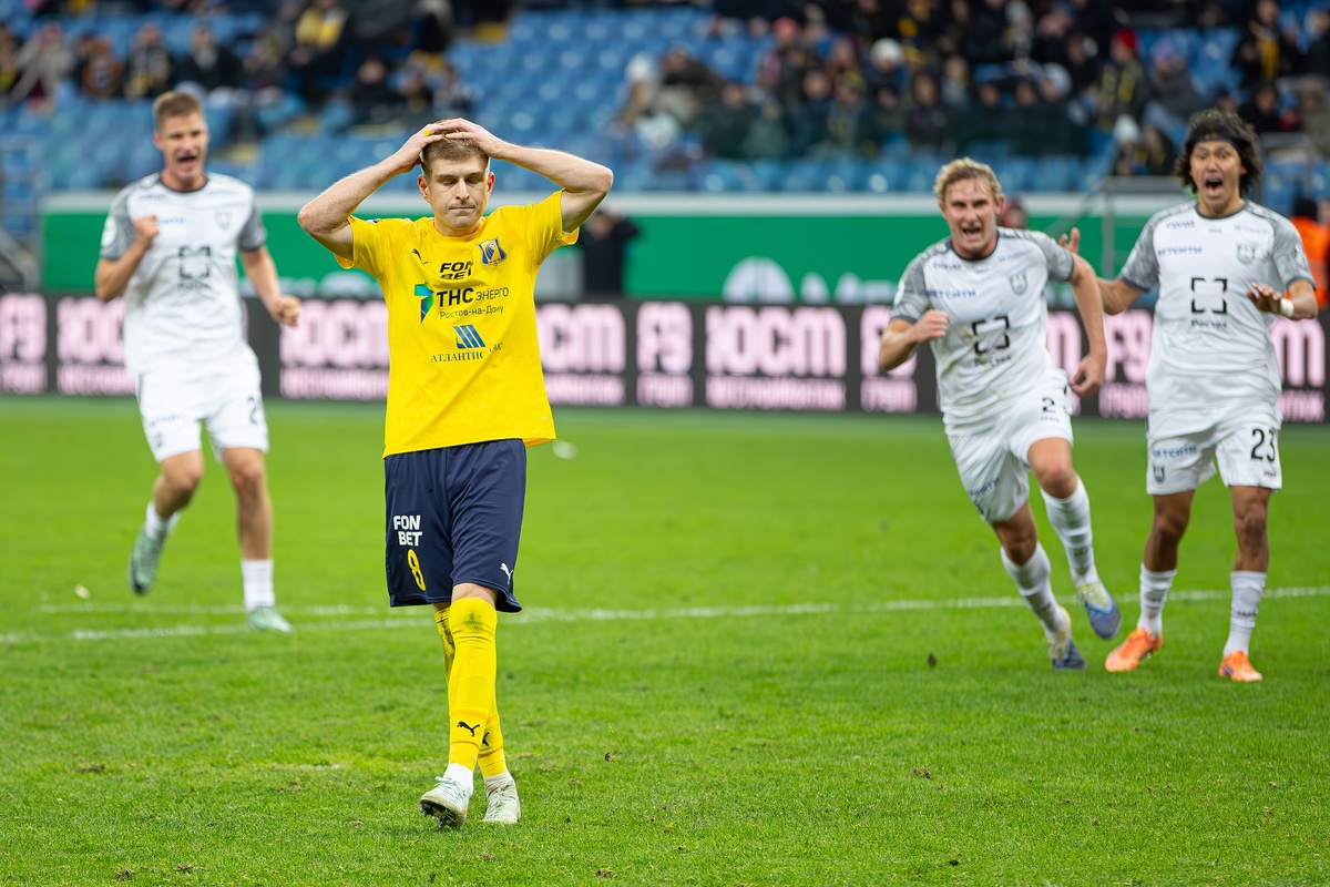 Эмоции полузащитника «Ростова» Алексея Миронова после нереализованного пенальти. Фото из архива ФК «Ростов»