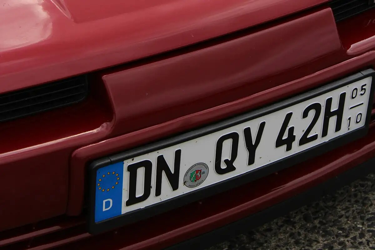    Госномер автомобиля в Германии. © unsplash.com / Rizvan Polukhov