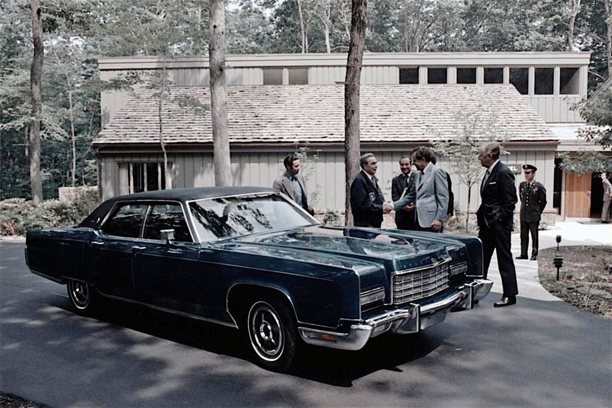 Линкольн Континенталь.Почти точная копия автомобиля Кеннеди.