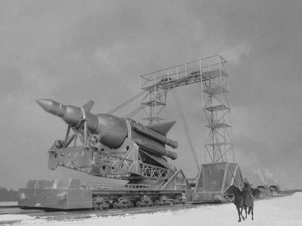 Кадр из «Первые на Луне»