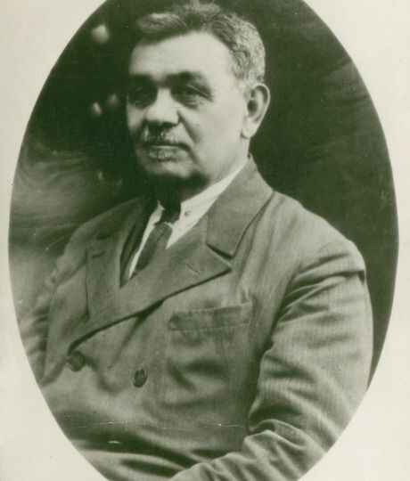 Амбарцум Кечек родился в армянской Нахичевани-на-Дону, учился в Петербурге и Москве, стажировался в клиниках Парижа и Берлина — и в итоге