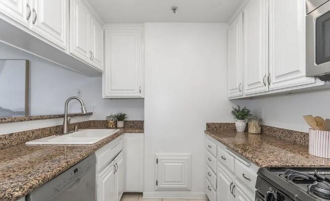 Кухня там тесная. Фото © zillow