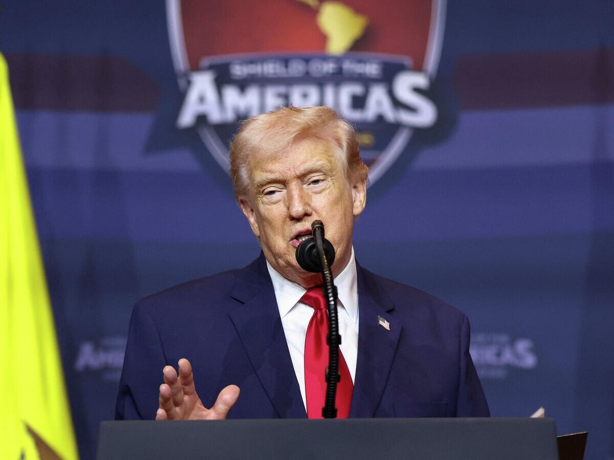    Президент США Дональд Трамп выступает на саммите "Щит Америки" в Майами | © REUTERS / Kevin Lamarque