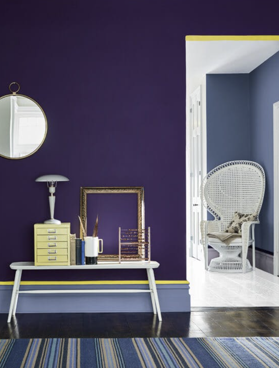 СТЕНЫ: THAI SAPPHIRE, ПЛИНТУС И ДАЛЬНЯЯ СТЕНЫ: PALE LUPIN, ЦВЕТОВЫЕ АКЦЕНТЫ: TRUMPET, ВСЕ — LITTLE GREENE.