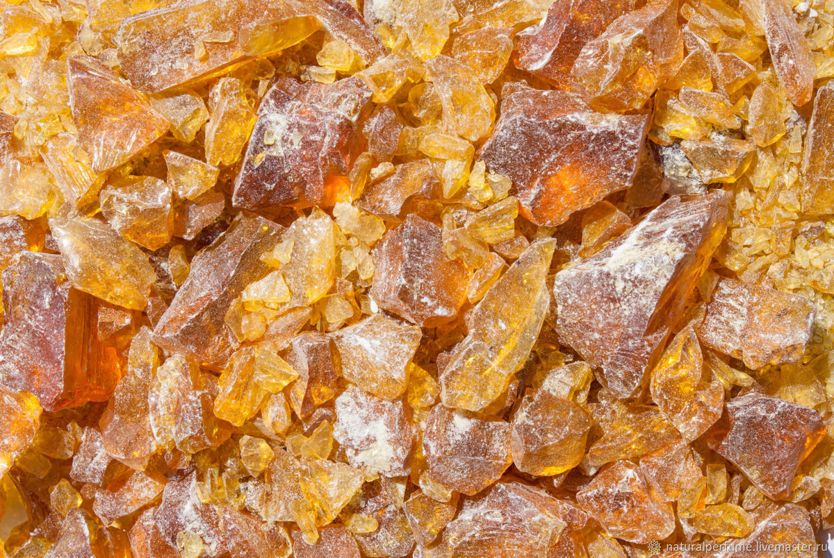 Кристаллов бензоиновой смолы