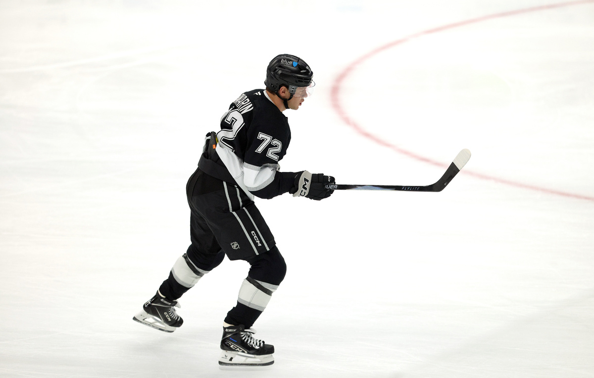    Нападающий "Лос-Анджелеса" Артемий Панарин  Ronald Martinez/Getty Images