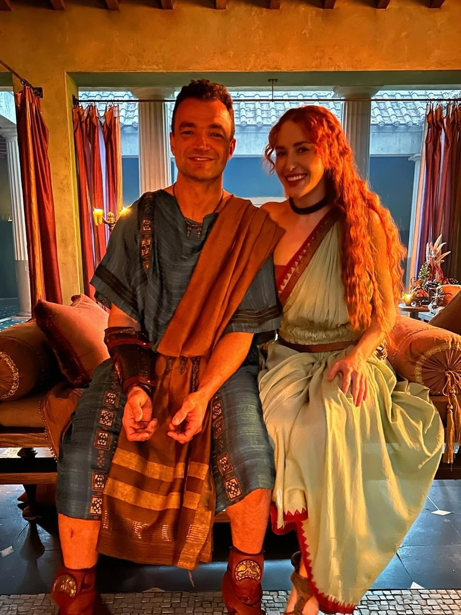 Ник Тарабей со своей партнершей в сериале «Дом Ашура» 