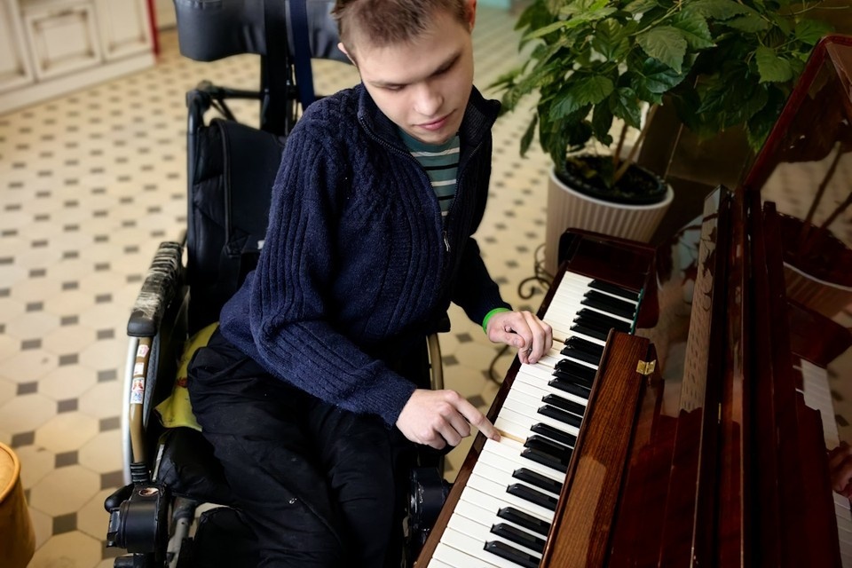    Алеша - детдомовский, в хосписе не впервые, для него это как санаторий Юлия АНДРИЕНКО