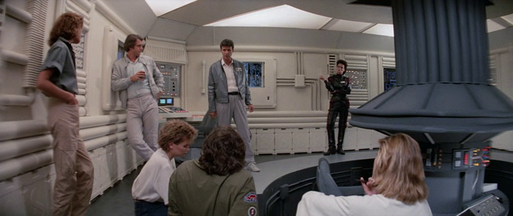 Кадр из фильма "Находка на Титане" (1985)