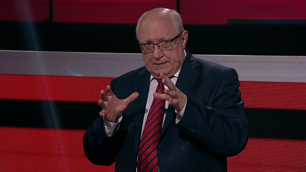    Историк Сидоров