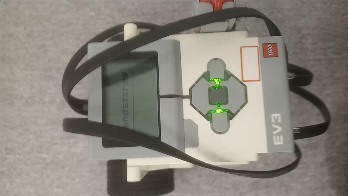 Робот с датчиком цвета