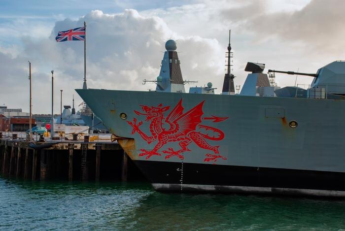 HMS Dragon. Обложка © Shutterstock / FOTODOM / Rob Atherton