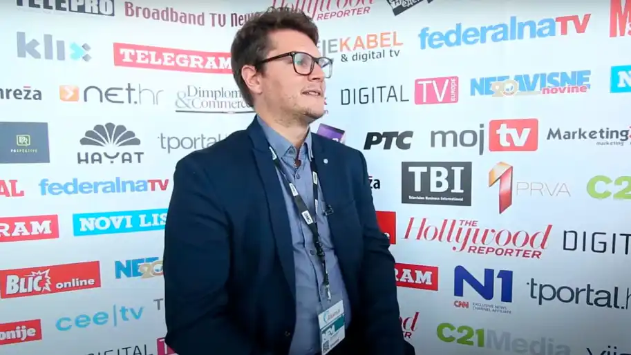 Том Хендерсон