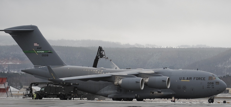 Трпанспортник везет раненных и "двухсотых". фото: яндекс.