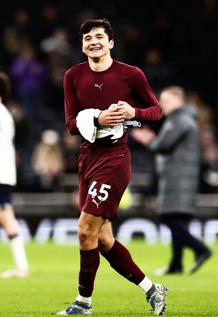 Защитники: Виталий Миколенко (Украина, "Эвертон"), Илья Забарный (Украина, ПСЖ), Игорь Дивеев (Россия, "Зенит"), Абдукодир Хусанов (Узбекистан, "Манчестер Сити");Полузащитники: Александр Головин (Россия, "Монако"), Ярослав Ярмолюк (Беларусь, "Брентфорд"), Георгий Судаков (Украина, "Бенфика");Нападающие: Генрих Мхитарян (Армения, "Интер"), Хвича Кварацхелия (Грузия, ПСЖ), Артем Довбик (Украина, "Рома").