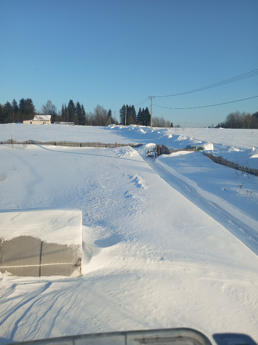 наши снежные поля, и как сказал великий классик: "Под голубыми небесами Великолепными коврами, Блестя на солнце, снег лежит; Прозрачный лес один чернеет..."