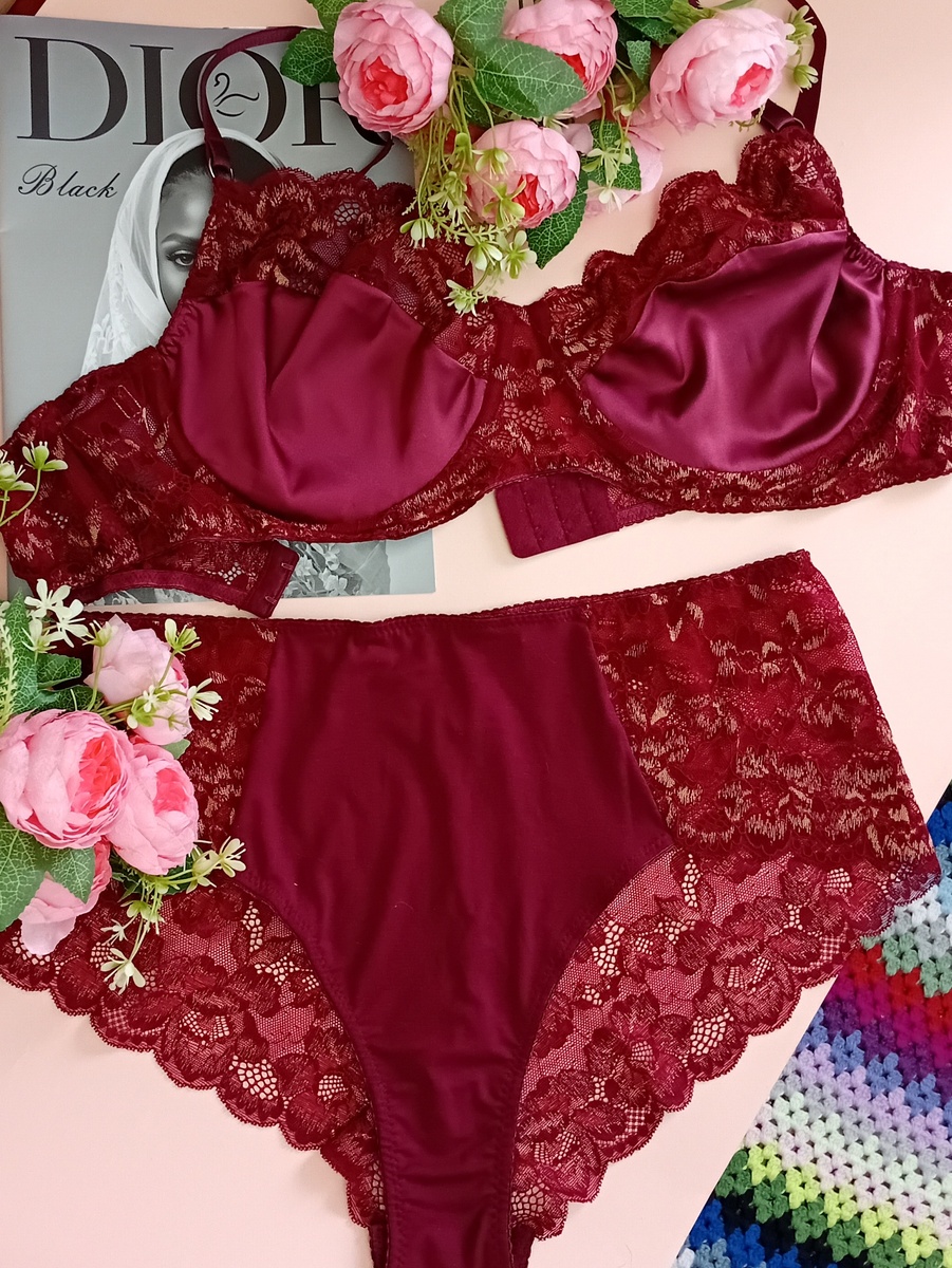 Бюст 95Е трусики 52-54 размер