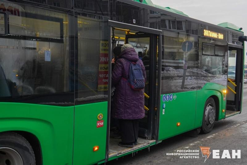    ЕАН. Пассажир в автобусе