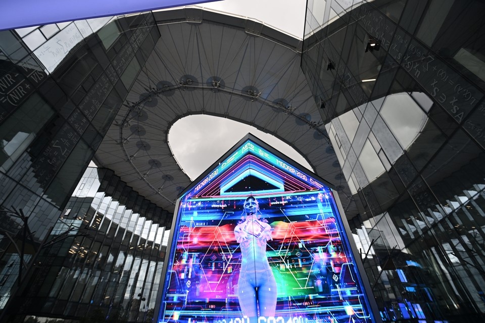    Компании в РФ обяжут информировать клиентов об использовании ИИ. Евгения ГУСЕВА