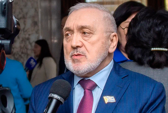    Руслан Цаликов (на фото) из ближнего круга Сергея Шойгу находился в подвешенном состоянии как минимум с 2024 года — когда сорвалась идея с обретением для него неприкосновенности (которую дает мандат сенатора РФ). Фото: официальная страница Верховного Хурала Тывы в соцсети VK