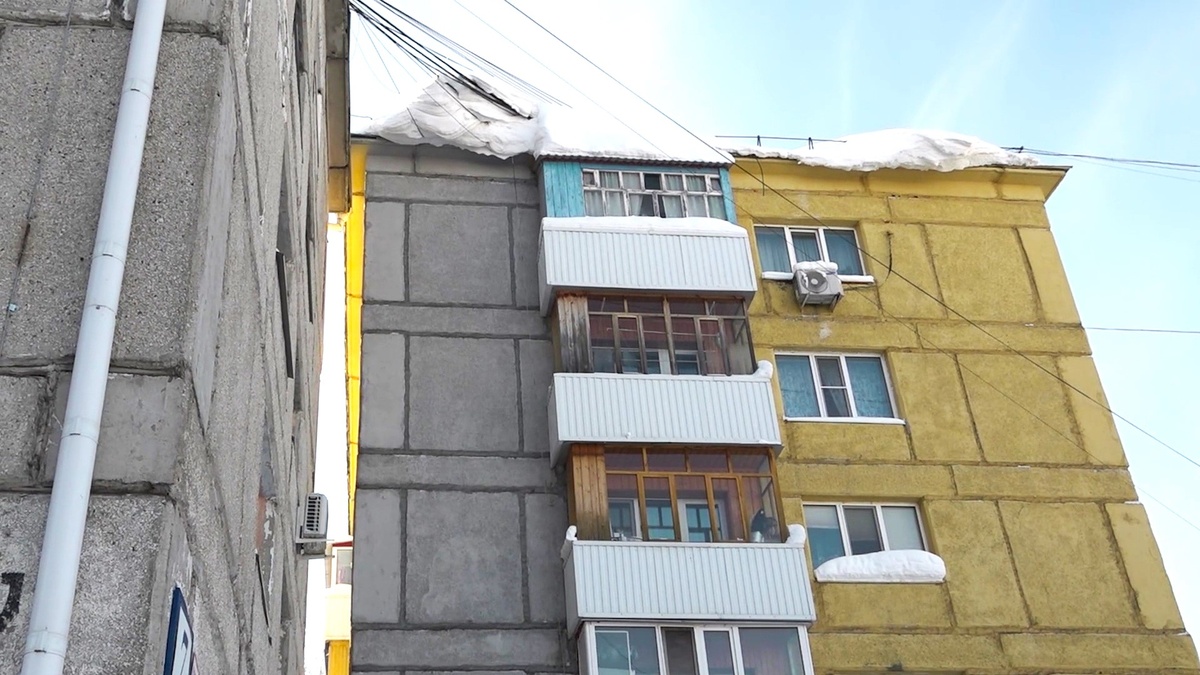    В Пыть-Яхе обнаружили опасные крыши