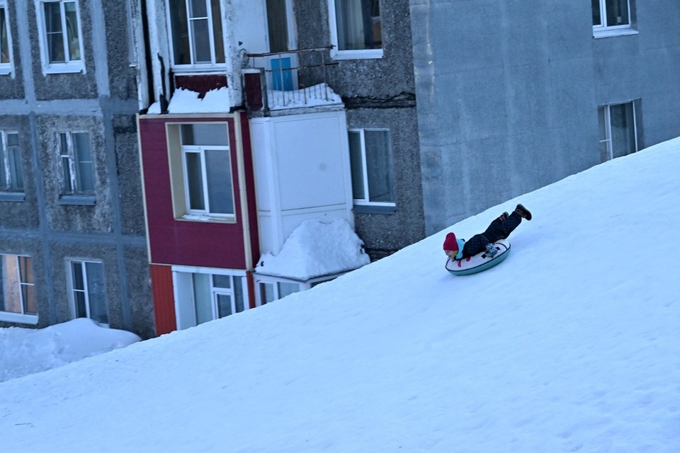    «Мама, придержи дверь в подъезд. Я скоро!» Евгения ГУСЕВА