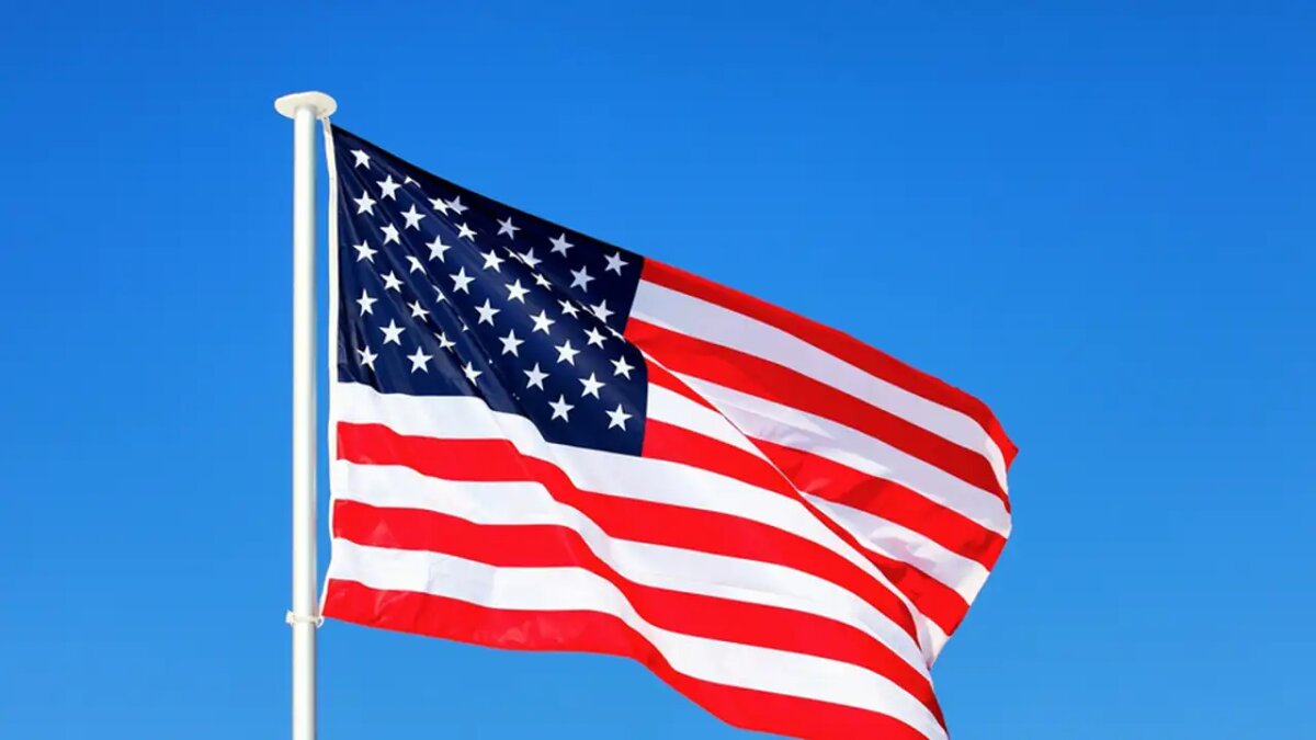    Государственный флаг США. © freepik.com/vwalakte
