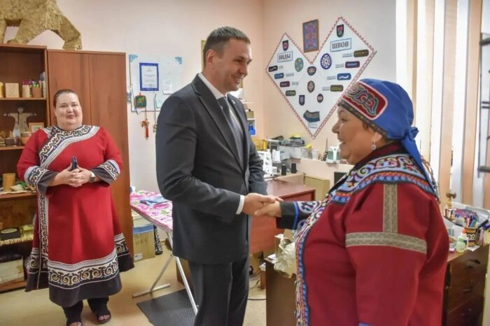 Губернатор обещает жительницам Нанайского района возобновить автобусное сообщение / фото: телеграм-канал Дмитрий Демешин