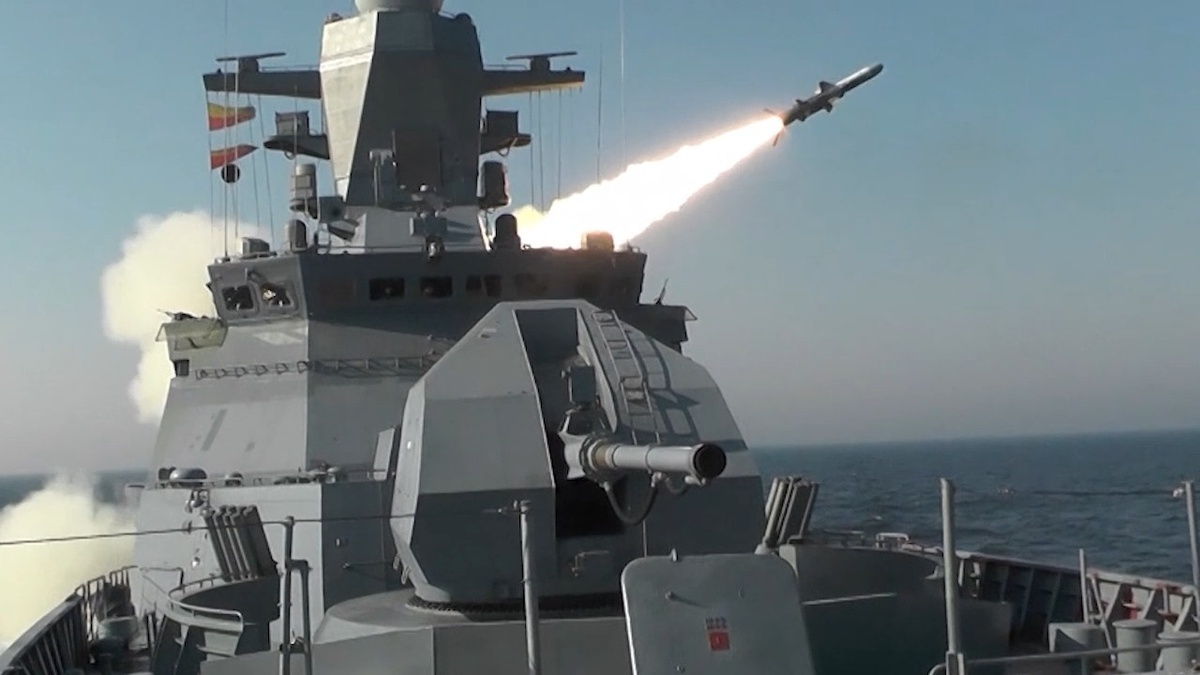    Малый ракетный корабль «Буря» выполнил испытательную стрельбу в Балтийском море.