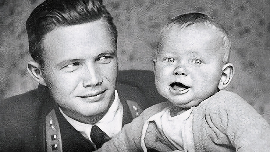 Леонид Хрущев с дочерью Юлией, 1941 год