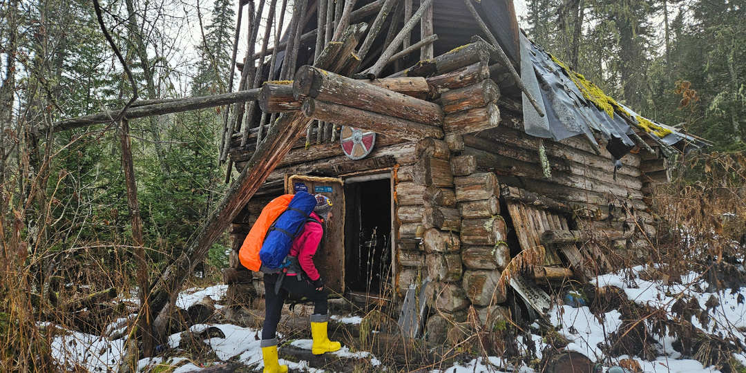 Пришла в избу, а там полная разруха...