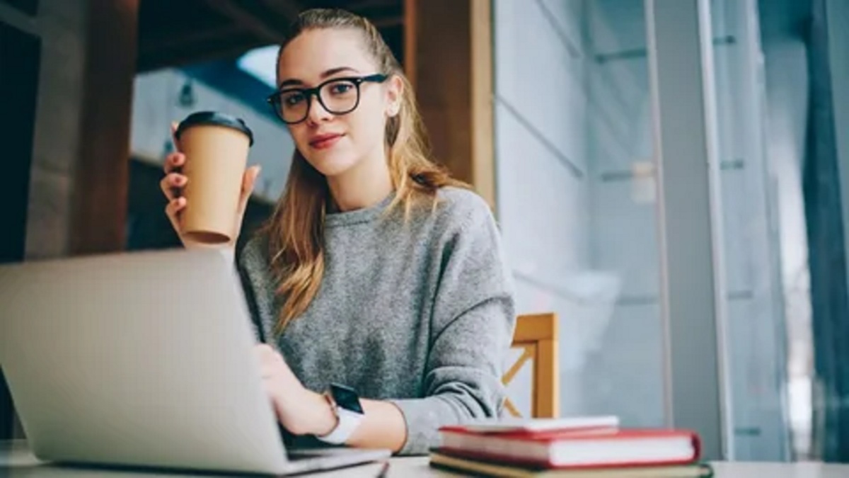 Копирайтер, которого заменили: почему тексты от ИИ нужно редактировать и как делать это правильно