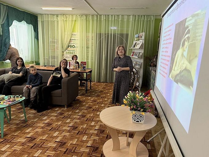 Участники мероприятия слушают Дмитриенко Веру Юрьевну