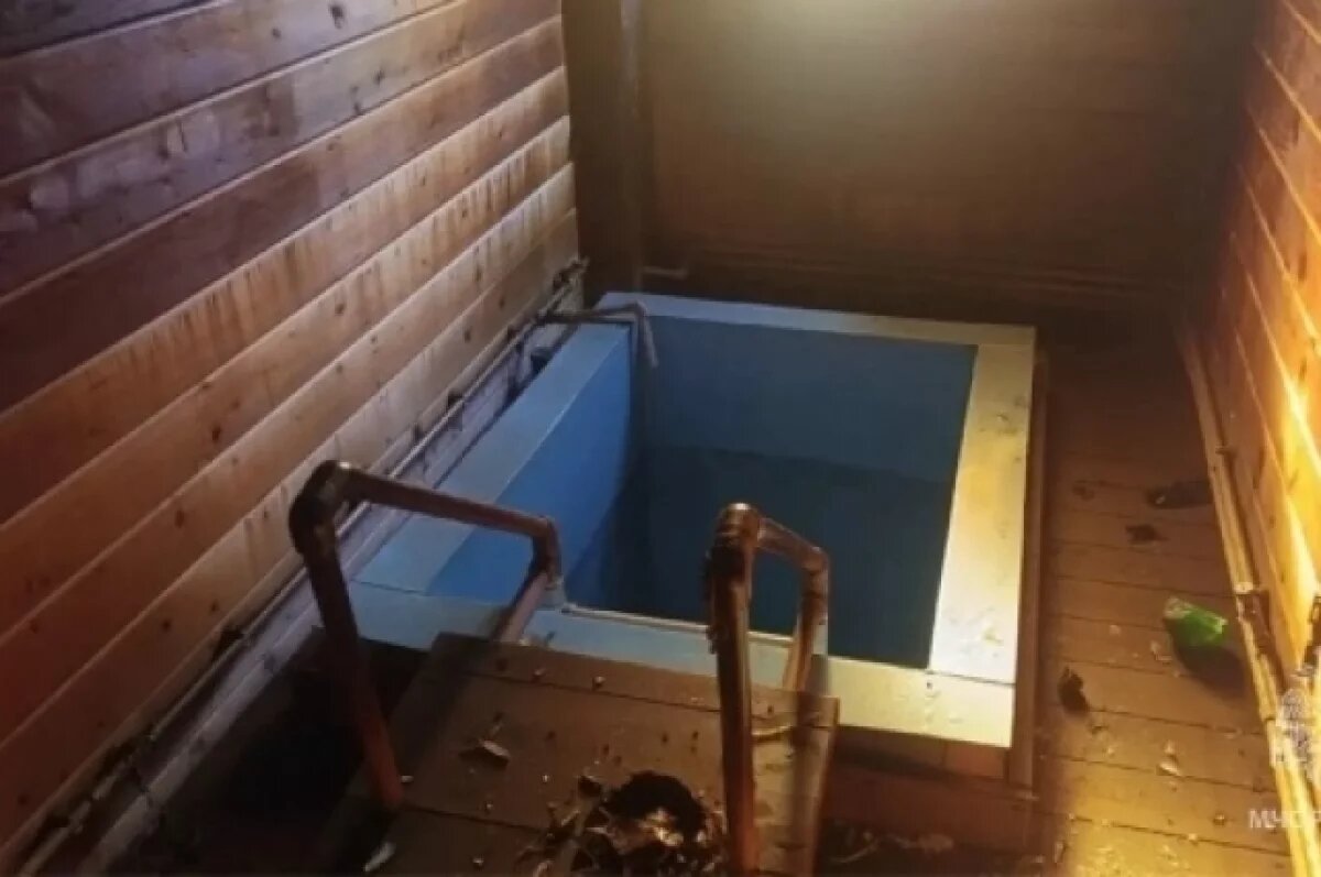    В Удмуртии загорелся банный комплекс